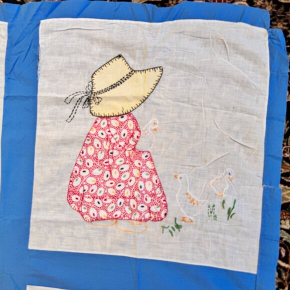 Vintage Sunbonnet Sue Quilted Throw Blanket With Hand-Embroidered Panels - Picture 7 of 13